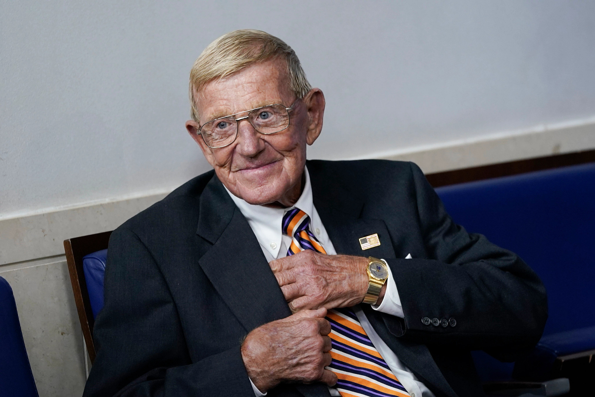 lou holtz in a suit and tie