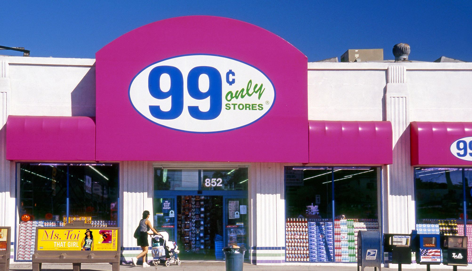 Las tiendas 99 Cents Only Store realizan ventas de liquidación la fachada de una tienda 99 cents only store