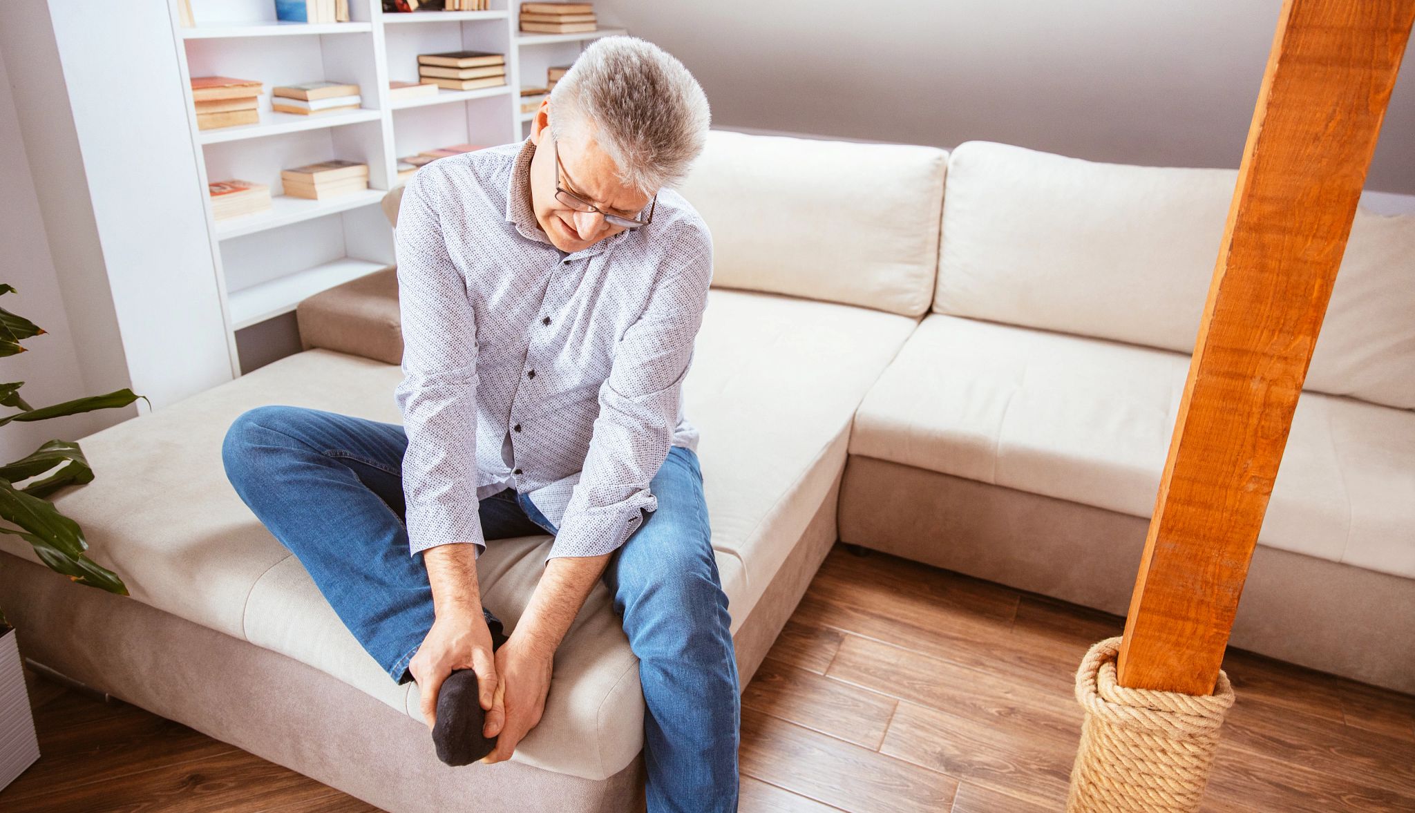 Foot Health Smart Guide woman rubbing foot