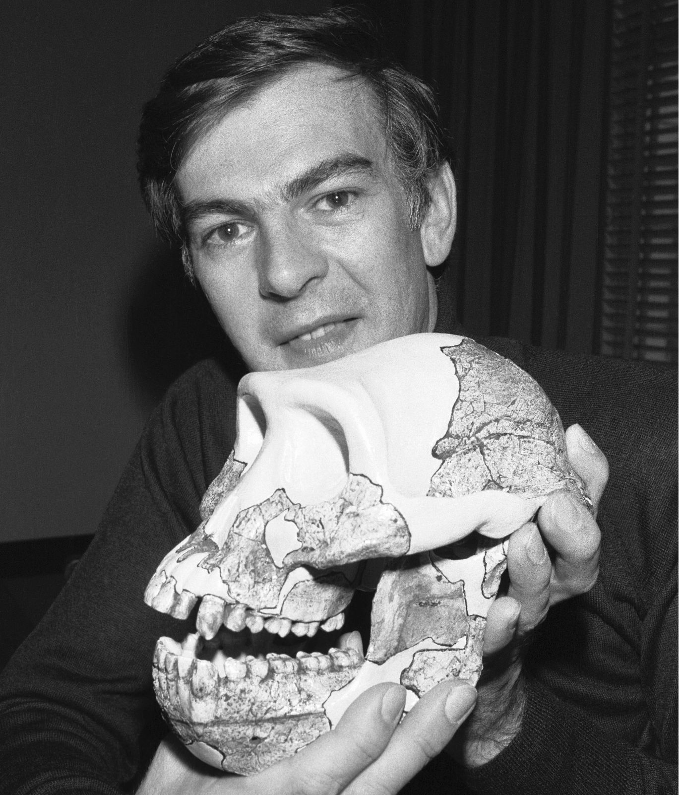 Johanson with skull of 'Lucy' Donald Johanson holding the skull of Lucy