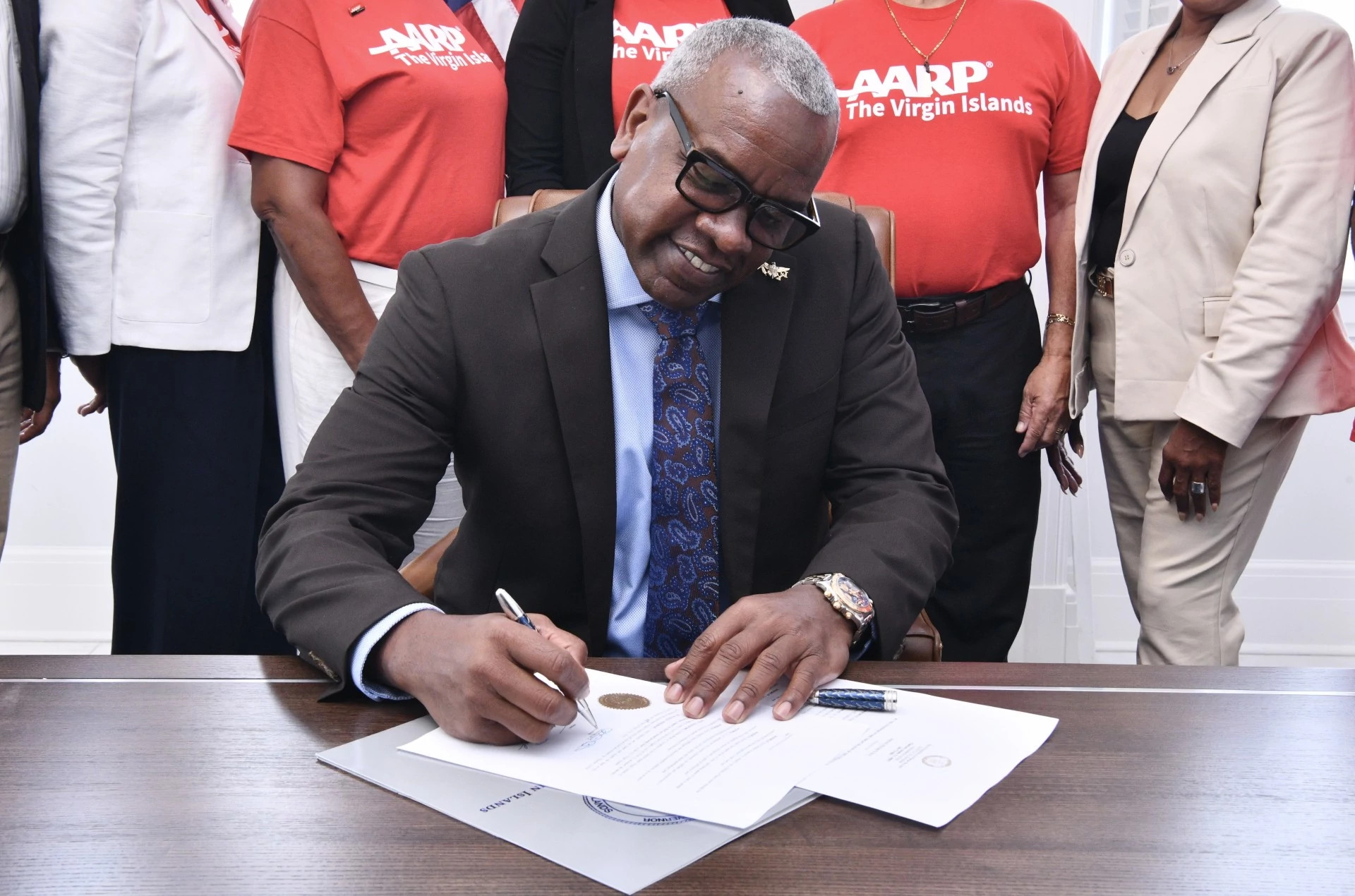 governor signing a bill