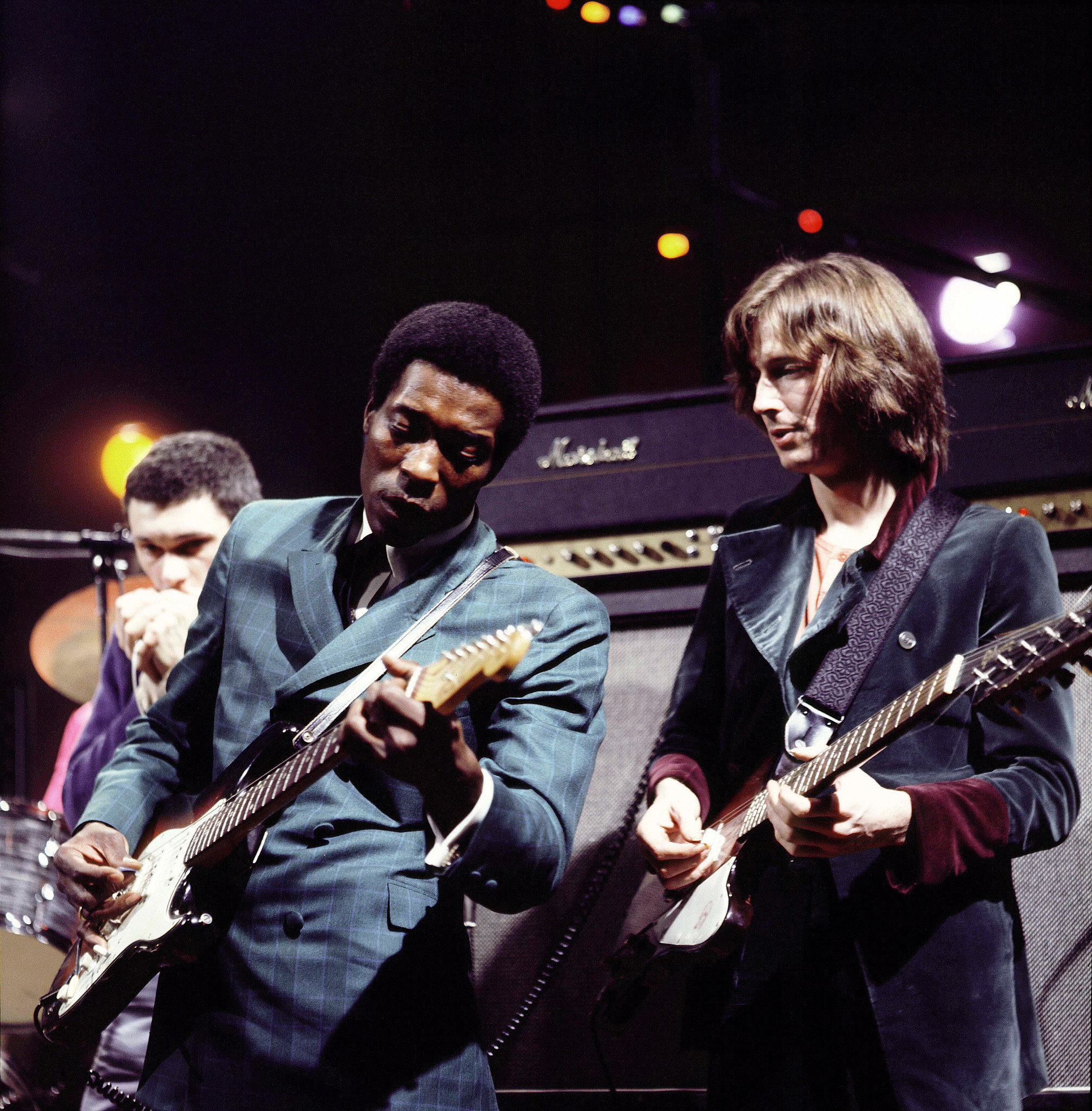 buddy guy and eric clapton playing guitars together onstage