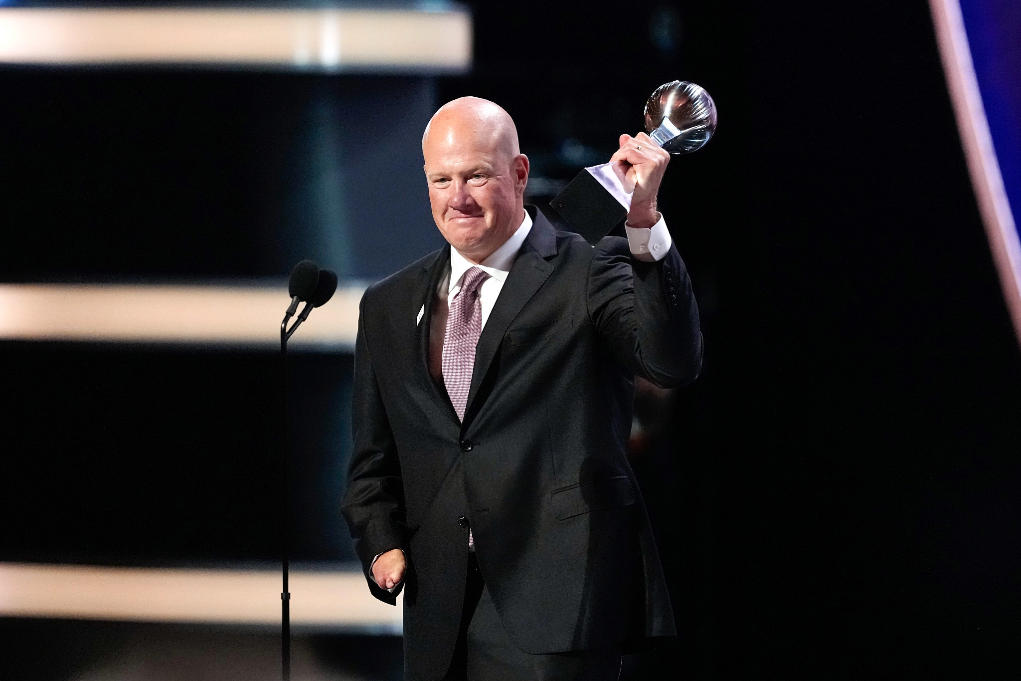 jim abbott holding an espy award
