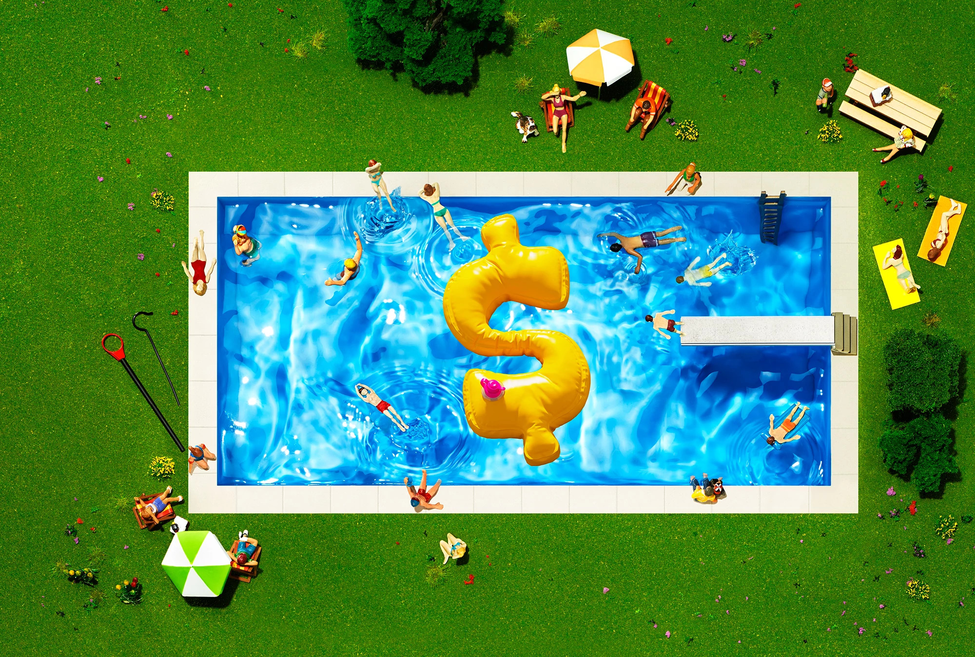 Colorful pull in summer with jumbo dollar sign floatie in the middle