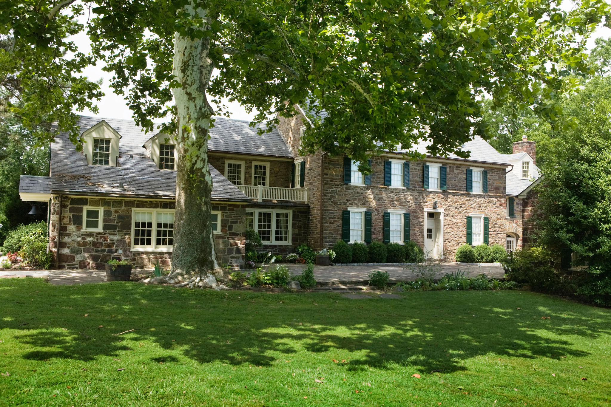 the outside of a stone house