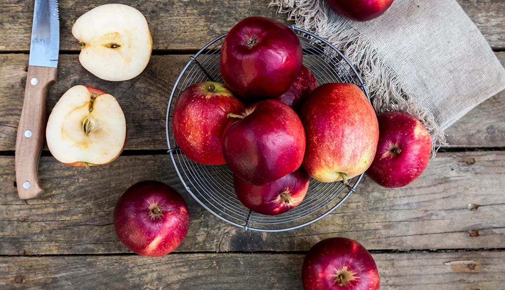 Flavonoids in fruits may help reduce risk for cognitive decline A close-up view of a bowl of apples on dark wood