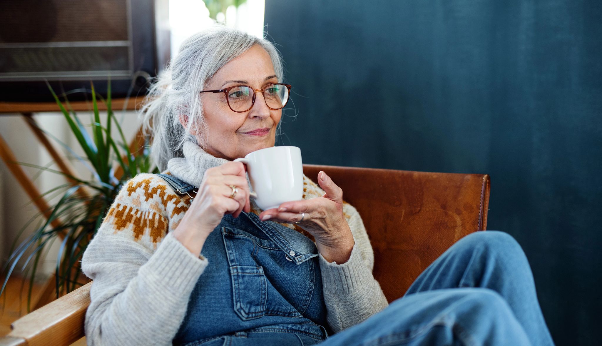 Smart Guide Liver Health woman sitting with a mug
