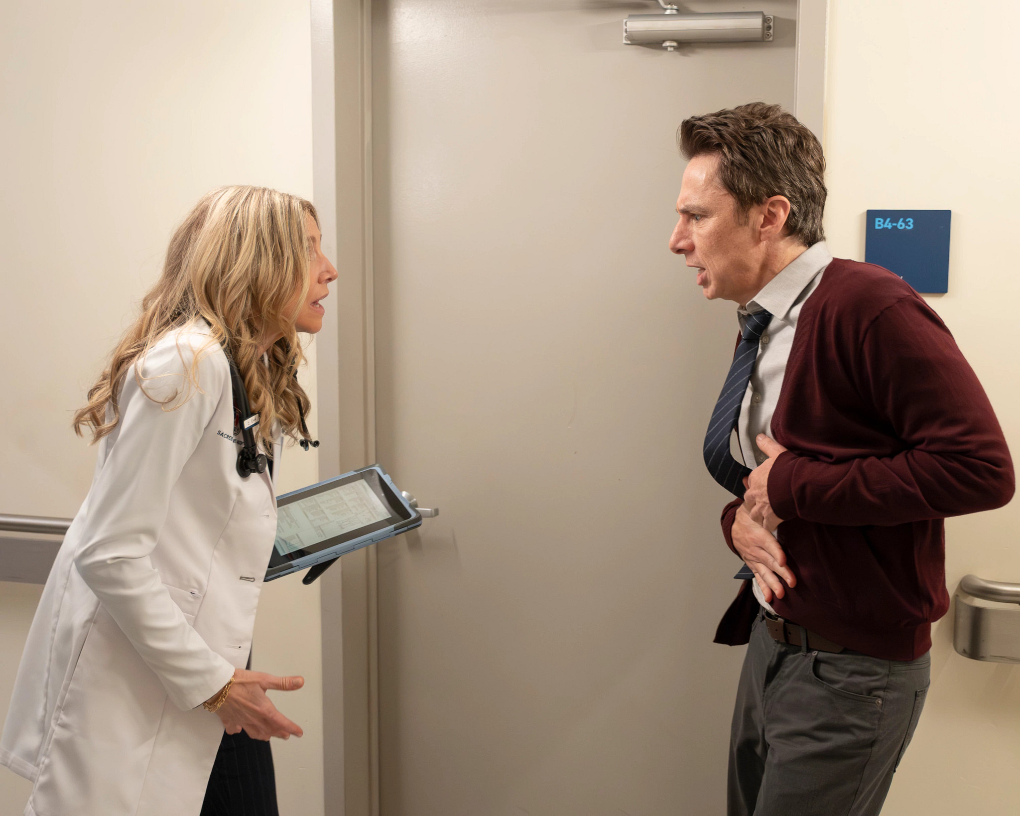 zach braff and sarah chalke in a scene from scrubs