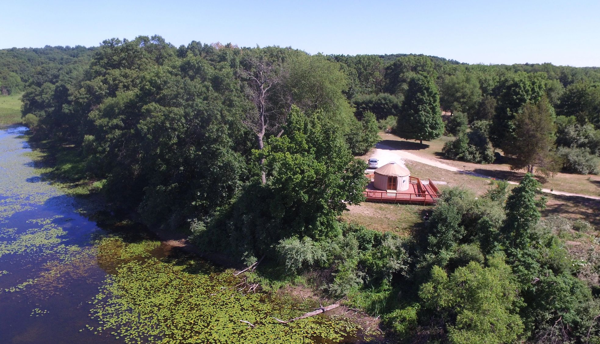 Vista aérea de una yurta en Oregón.
