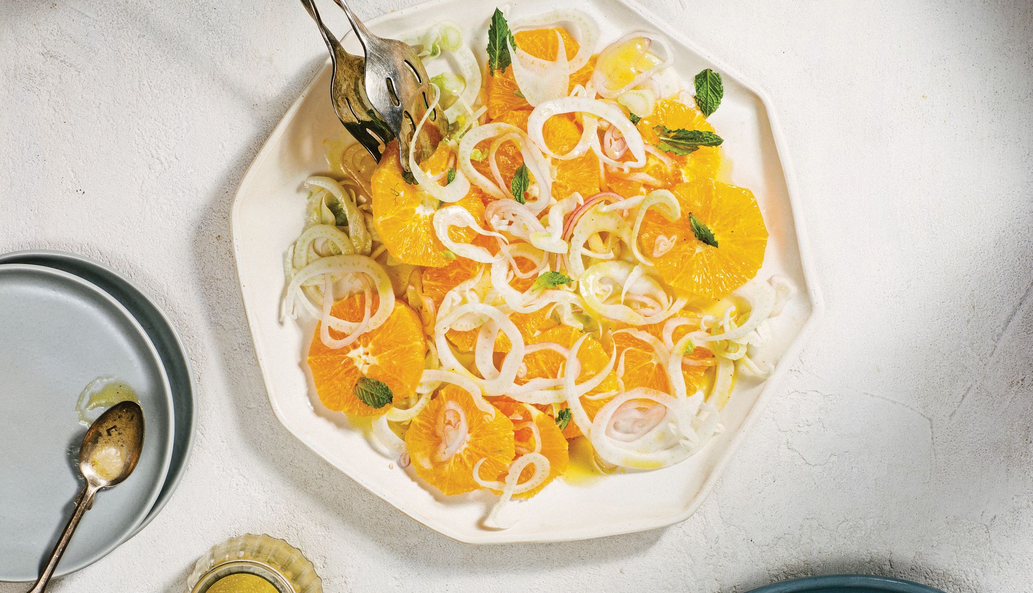 Sliced Orange Salad With Fennel and Shallots Orange slices with fennel and shallots on plate