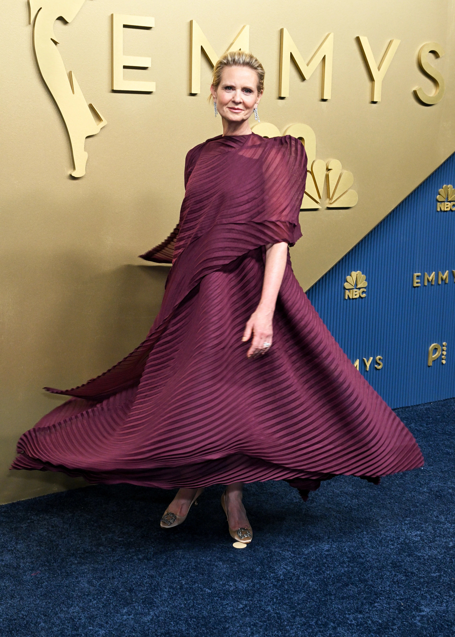 cynthia nixon posing at the 2026 emmy awards