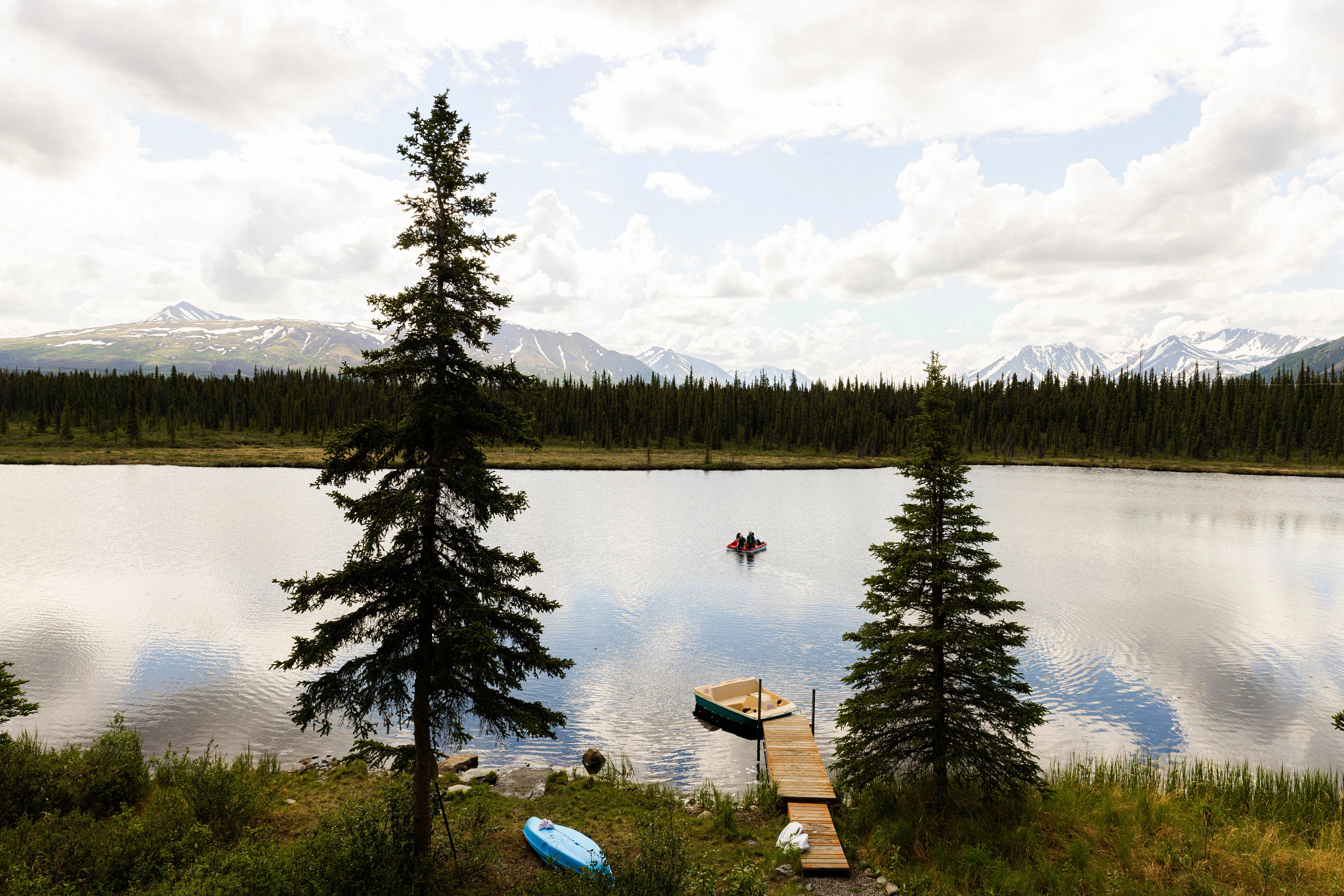 Tonglen Lake Lofge