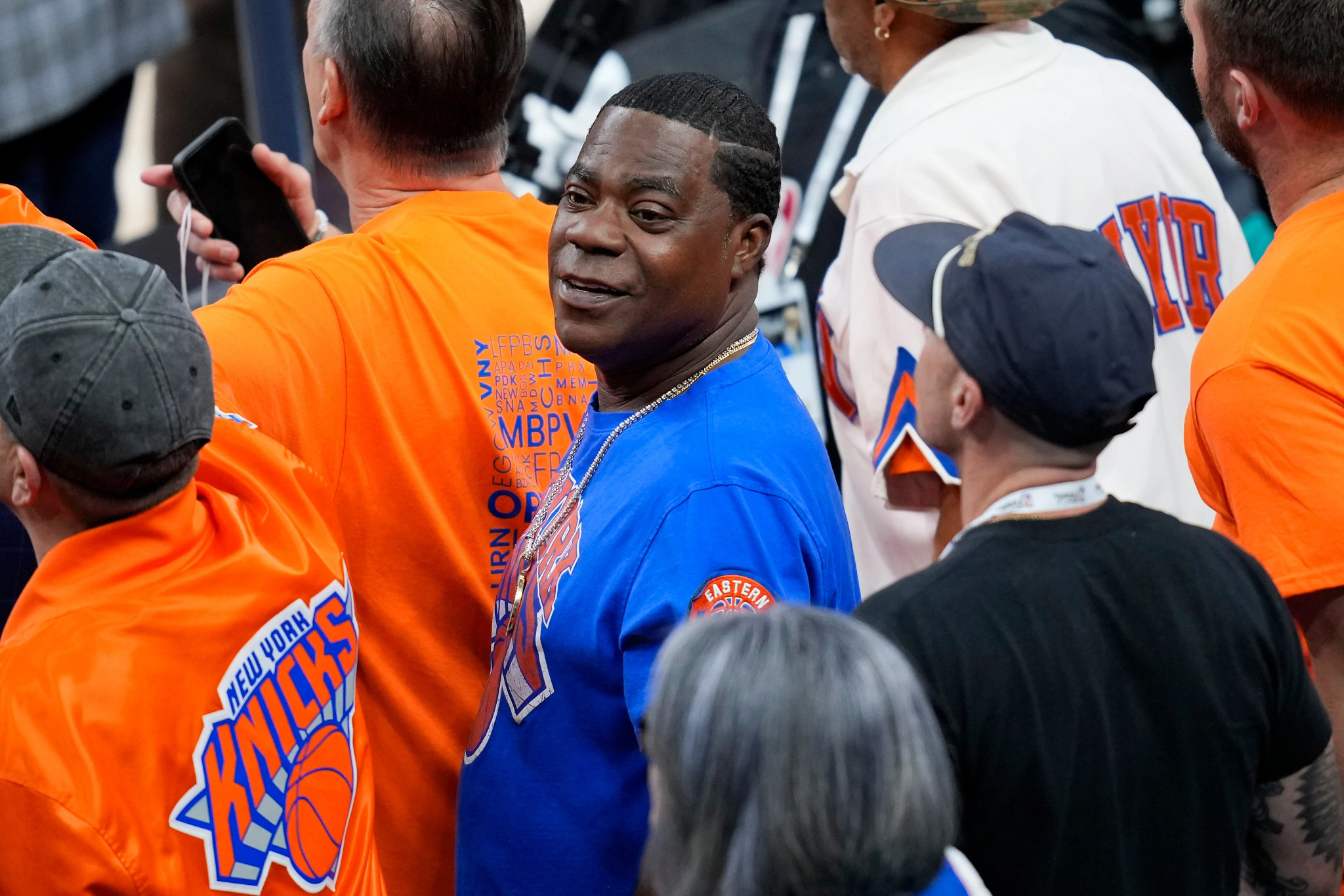 tracy morgan looking over his shoulder in a crowd of people